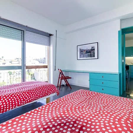 Center Modern 4t With Balcony Apartment